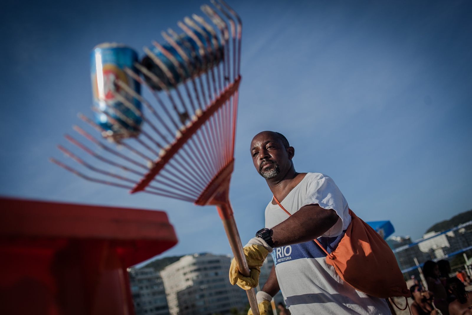 Rio de Janeiro, le 20 Novembre 2013. Wilsom travaille depuis 16 ans sur la plage de Copacabana.

Rio de Janeiro, November 20, 2013. Wilsom has been working for 16 years on Copacabana beach.