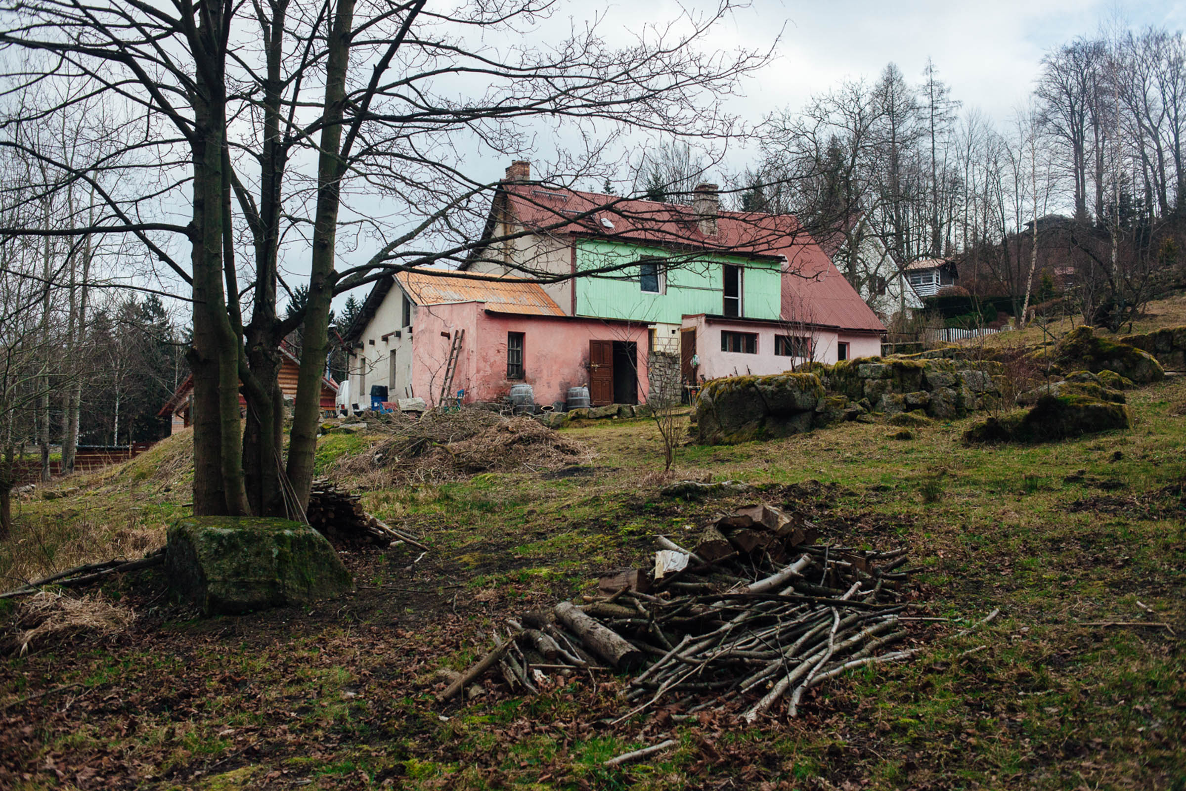 Przesieka, Poland, 12/02/2014. Maison de Wim Hof, dans laquelle les stagiaires suivent une formation de resistance au froid.

Przesieka, Poland, 02.12.2014. Wim Hof house, in which students are trained to resistance to cold.