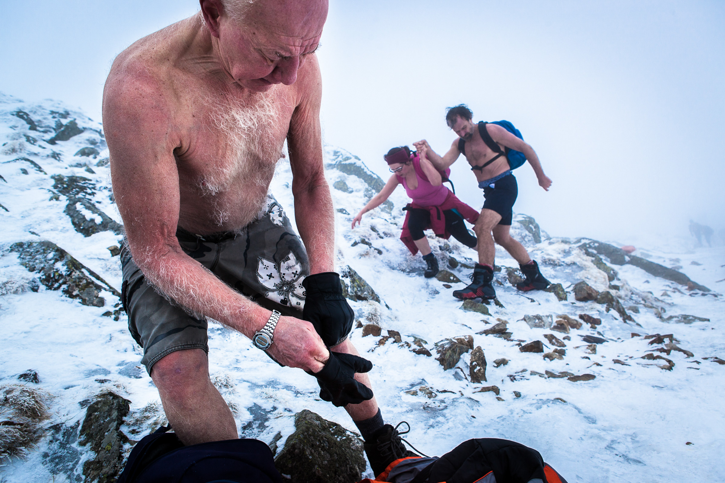 Karpacz, Pologne, 13/02/2014. Wubbo Ockels, 67 ans, ancien astronaute, se bat contre un cancer des reins et cherche un moyen de guérir lors de ce stage de résistance au froid. Il monte ici la montagne Sniejka par des températures proches de -10°C.

Karpacz, Poland, 02.13.2014. Ockels, 67, former astronaut, fights against kidney cancer he's seeking to cure at this resistance to cold workshop. He's here climbing the Sniejka montain, with temperatures close to -10°C.