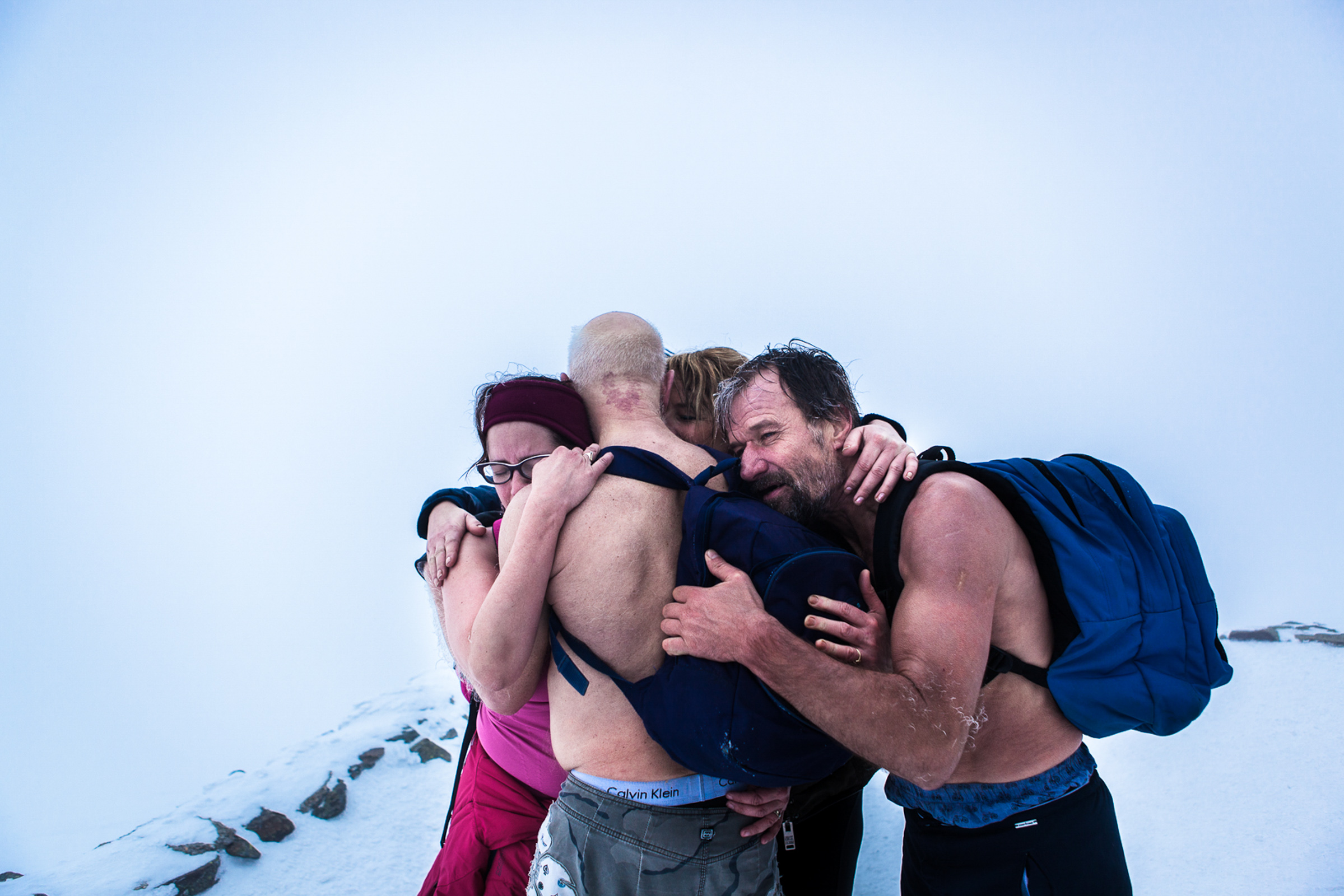 Karpacz, Pologne, 13/02/2014. Le groupe de stagiaires de Wim Hof (alias Iceman) se félicite après être arrivé au sommet de la montagne Sniejka, par des températures proches de -10°C. Cette ascension est l'exercice final du stage de résistance au froid organisé par Iceman.

Karpacz, Poland, 13.02.2014. The group of Wim Hof's (aka Iceman) trainees congratulate after arriving at the top of the mountain Sniejka by temperatures near -10 ° C. This climb is the final exercice of the resistance to cold workshop organized by Iceman.