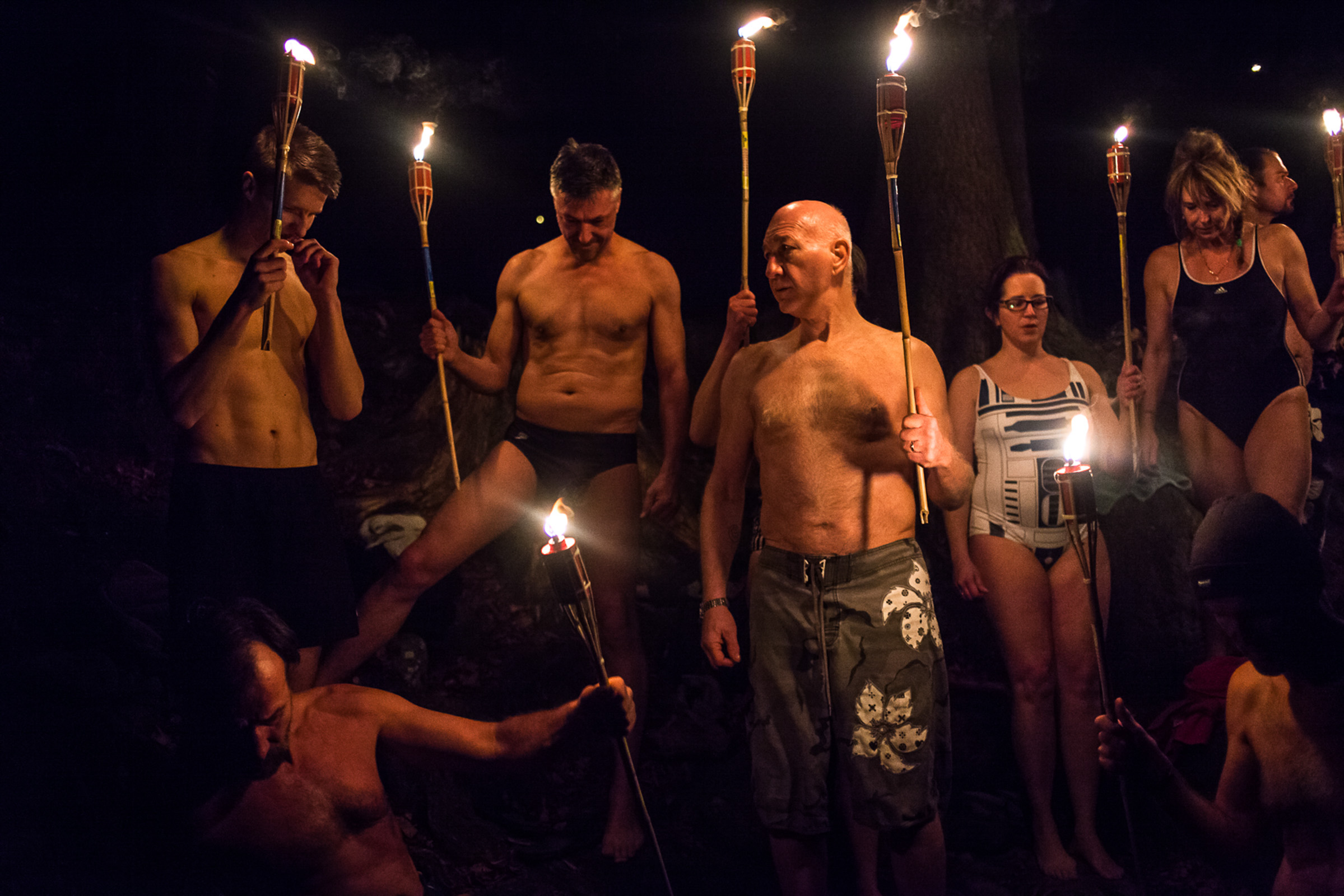 Przesieka, Poland, 11.02.2014. Wim Hof (Iceman) et ses élèves se dirigent, de nuit, vers une chute d'eau à 1°C dans laquelle ils vont se baigner.

Przesieka, Poland, 11.02.2014. Wim Hof (Iceman) and his students head at night to a waterfall at 1 ° C in which they will swim.