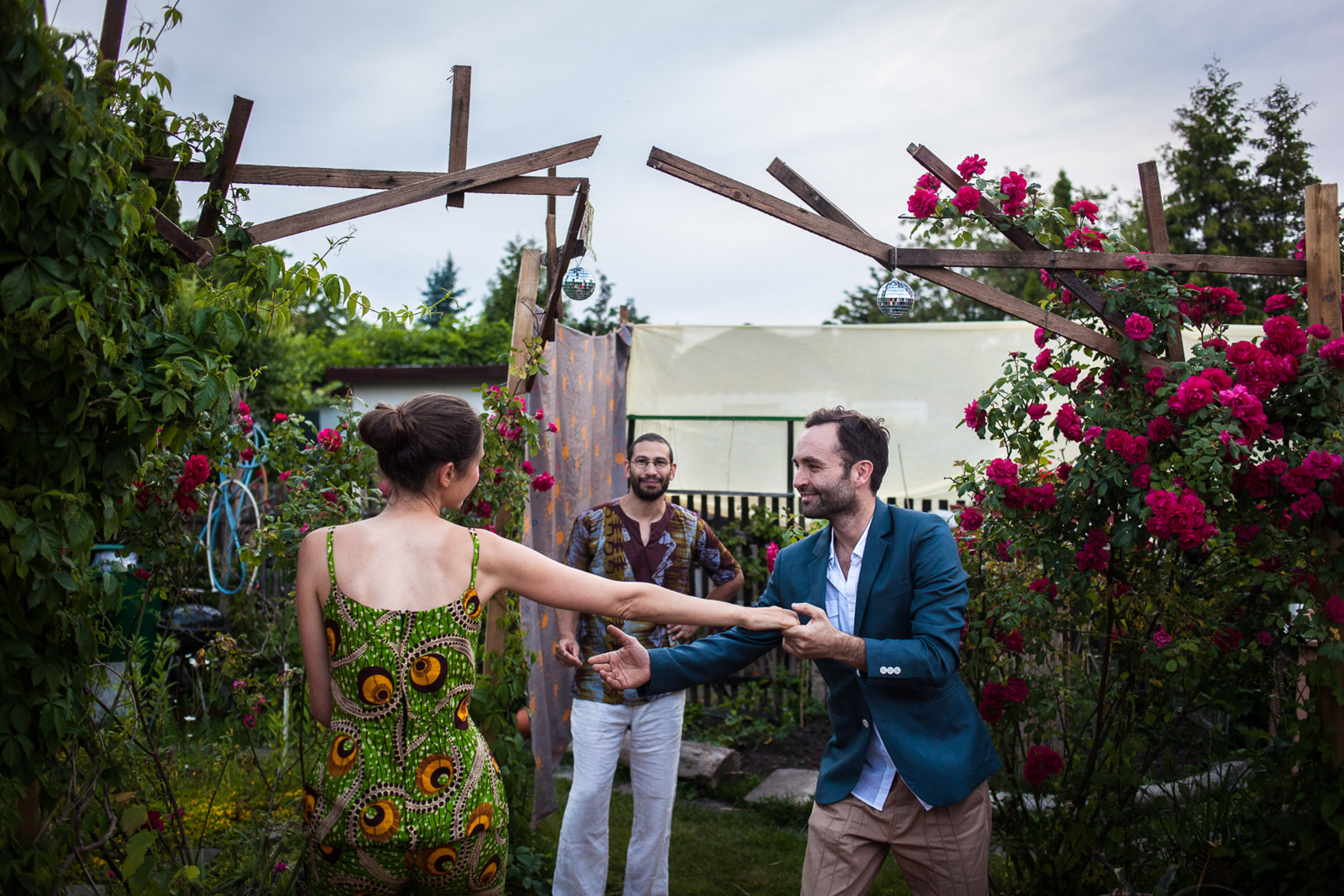 Leipzig, le 7 Juin 2014. Au coeur de la ville, près de 30 000 jardins ouvrier. Antonio a acheté cette petite bicoque pour 50 euros, a réhabilité le potager et en a fait un lieu de rencontres pour ses amis.

Leipzig, June 7, 2014. At the heart of the city, nearly 30,000 workers gardens. Antonio bought this little shack for 50 euros, rehabilitated the garden and made it a meeting place for his friends.