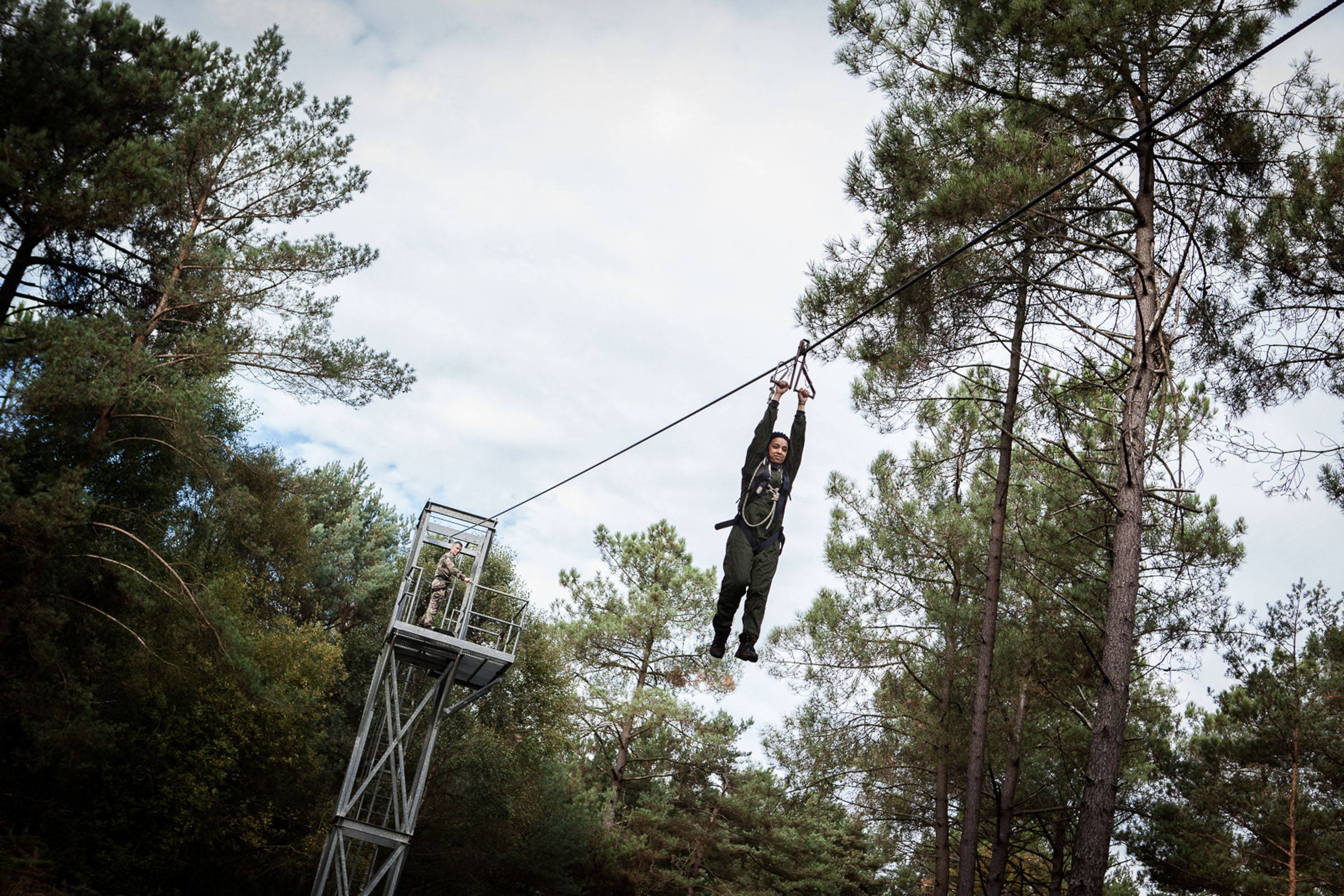 Coëtquidan, le 18 Octobre 2013. Les cadres de Veolia venus suivre un stage de leadership à Saint Cyr, dans le parcours d'obstacles. 

Coëtquidan, 18 October Veolia executives on the obstacle course in Saint Cyr, a military school, during their leadership  course.