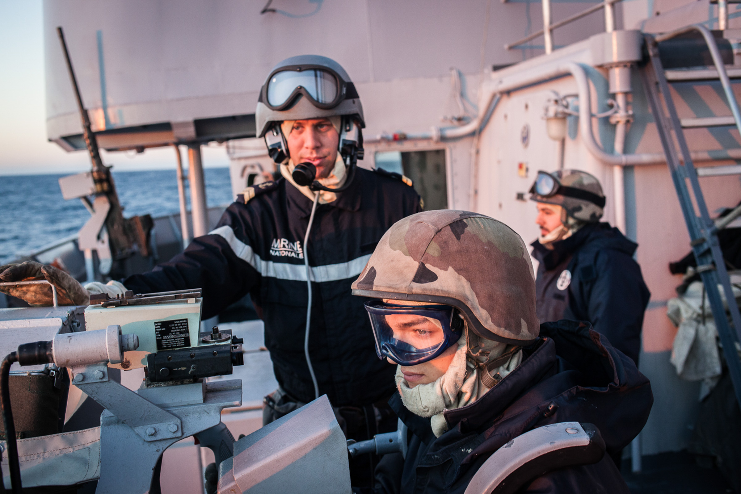 Mer méditerrannée, 30.11.2015. Exercices interarmées à bord de la frégate anti-aérienne le "Jean bart". Ces exercices incluent des tirs à balles réelles sur des drones et des cibles en mer.