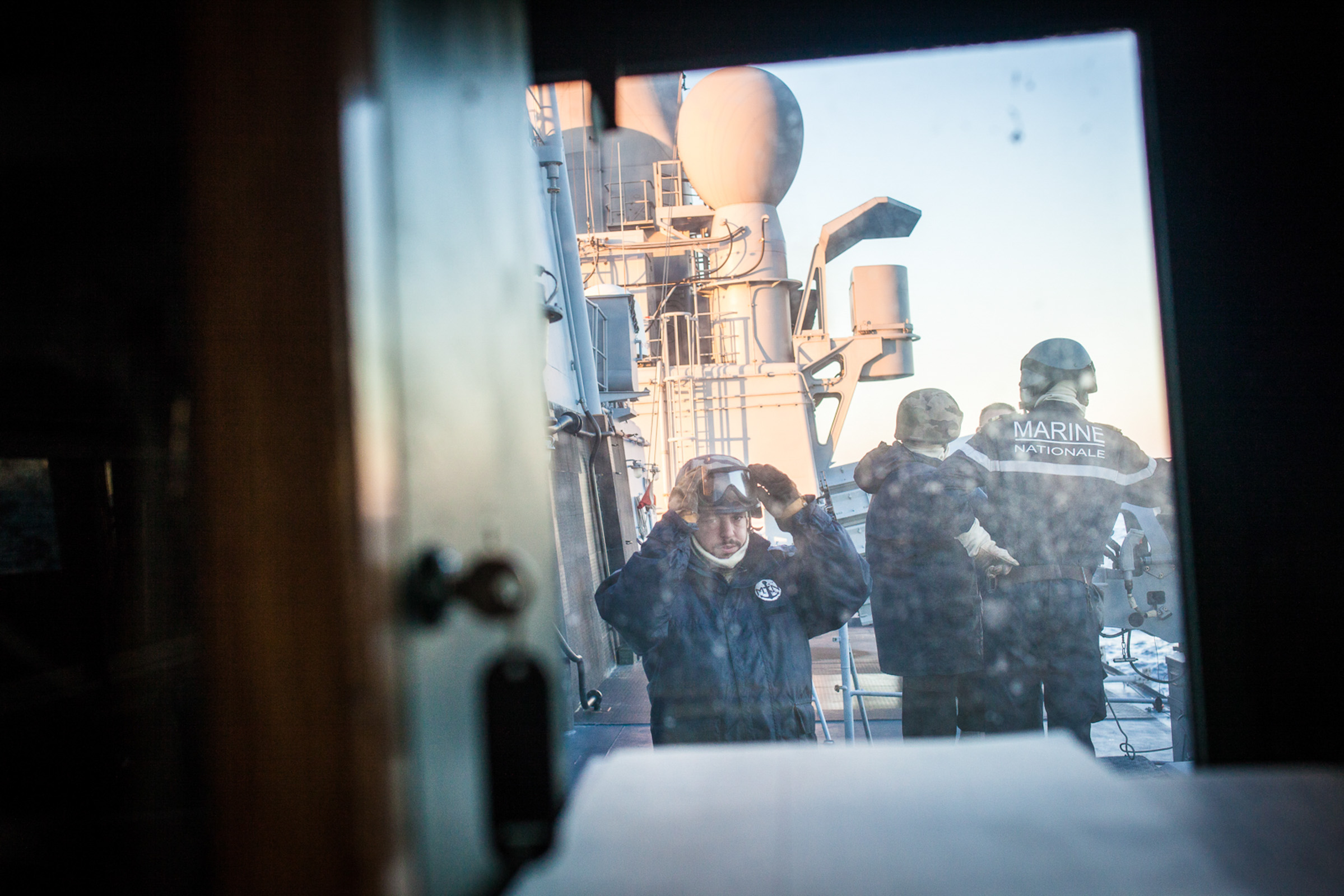 Mer méditerrannée, 30.11.2015. Exercices interarmées à bord de la frégate anti-aérienne le "Jean bart". Ces exercices incluent des tirs à balles réelles sur des drones et des cibles en mer.