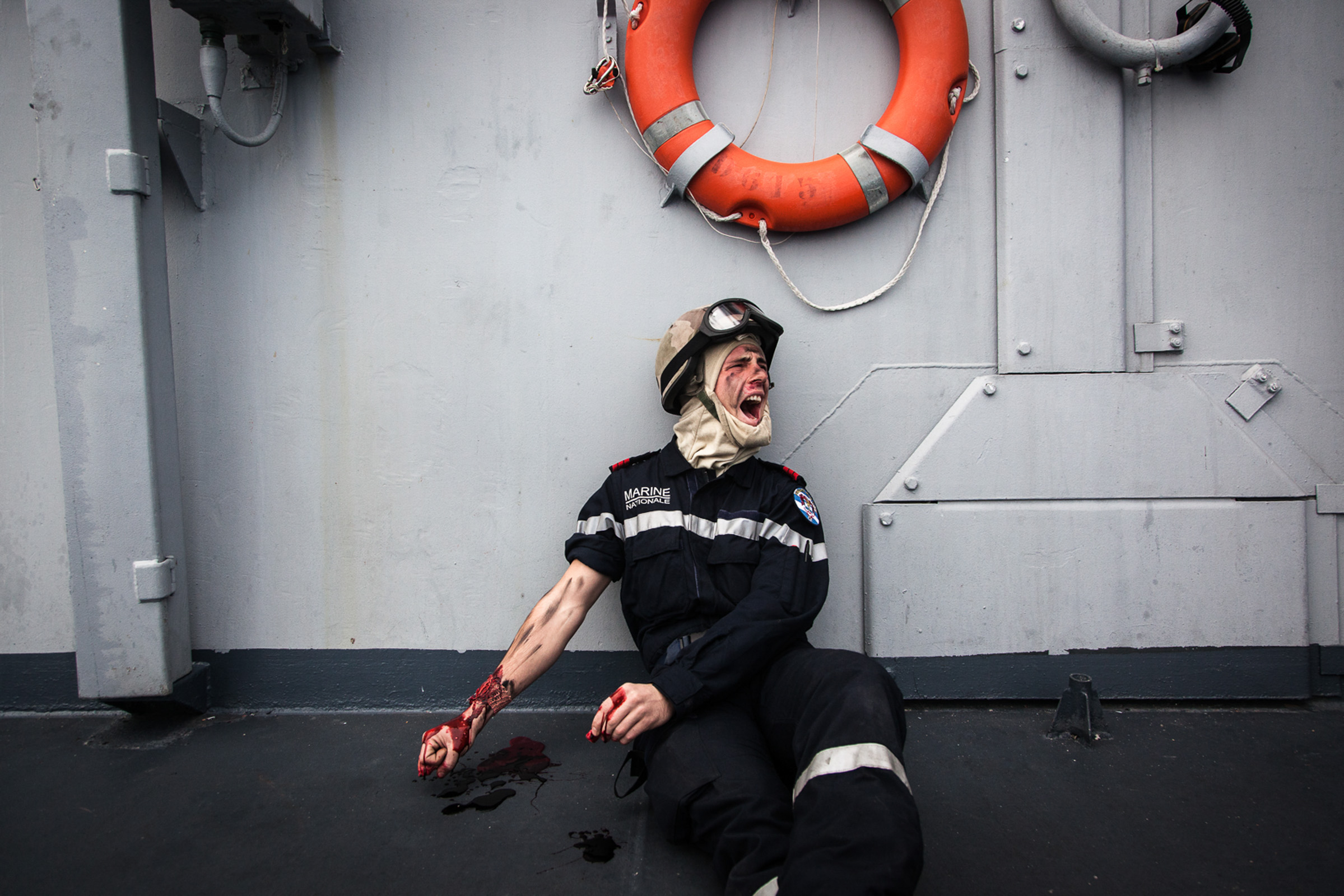 Mer méditerrannée, 03.12.2015. Exercices interarmées à bord de la frégate anti-aérienne le "Jean bart". Ces exercices incluent des tirs à balles réelles sur des drones et des cibles en mer, ainsi que des simulations d'attaques contre le navire.