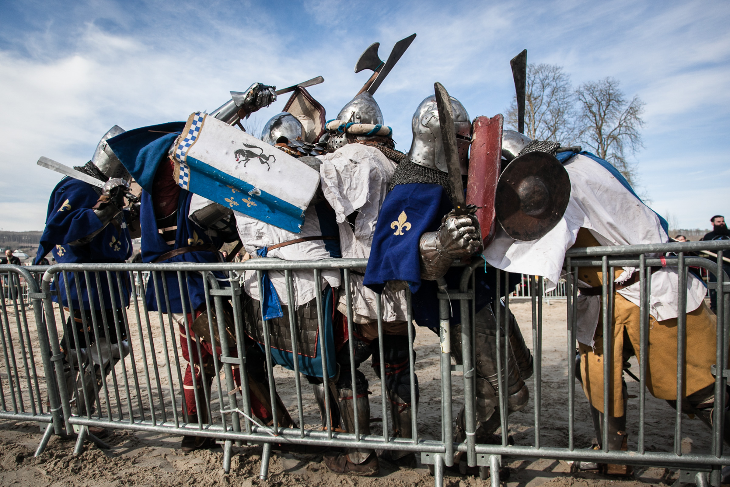 Chateau-Thierry, 7 Mars 2015. Tournoi de medieval full contact. Tous les coups sont permis, les combattants s'affrontent en équipe ou en individuel. Les règles sont simples : chaque combatant doit s'arrêter de combattre à partir du moment où il met un genou à terre.

Chateau-Thierry, 7 March 2015. medieval full contact tournament. No holds barred, fighters compete in teams or individually. The rules are simple: each combatant must stop fighting from the moment he puts on one knee.