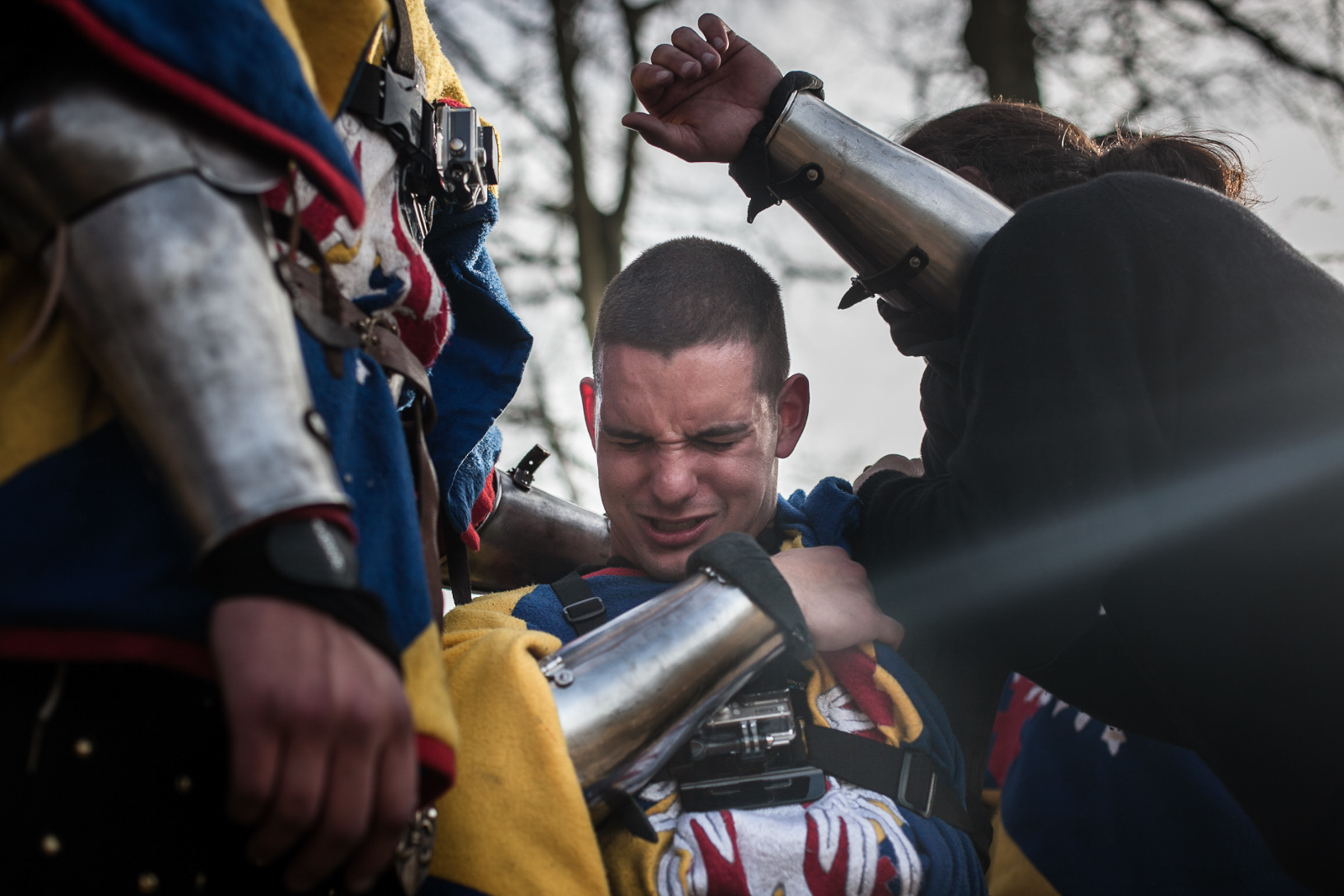 Chateau-Thierry, 7 Mars 2015. Tournoi de medieval full contact. Tous les coups sont permis, les combattants s'affrontent en équipe ou en individuel. Les règles sont simples : chaque combatant doit s'arrêter de combattre à partir du moment où il met un genou à terre. Un des participants se fait remettre l'épaule qu'il s'est déboitée lors d'un combat. 

Chateau-Thierry, 7 March 2015. medieval full contact tournament. No holds barred, fighters compete in teams or individually. The rules are simple: each combatant must stop fighting from the moment he puts on one knee. One of the participants  dislocated his shoulder during a fight.