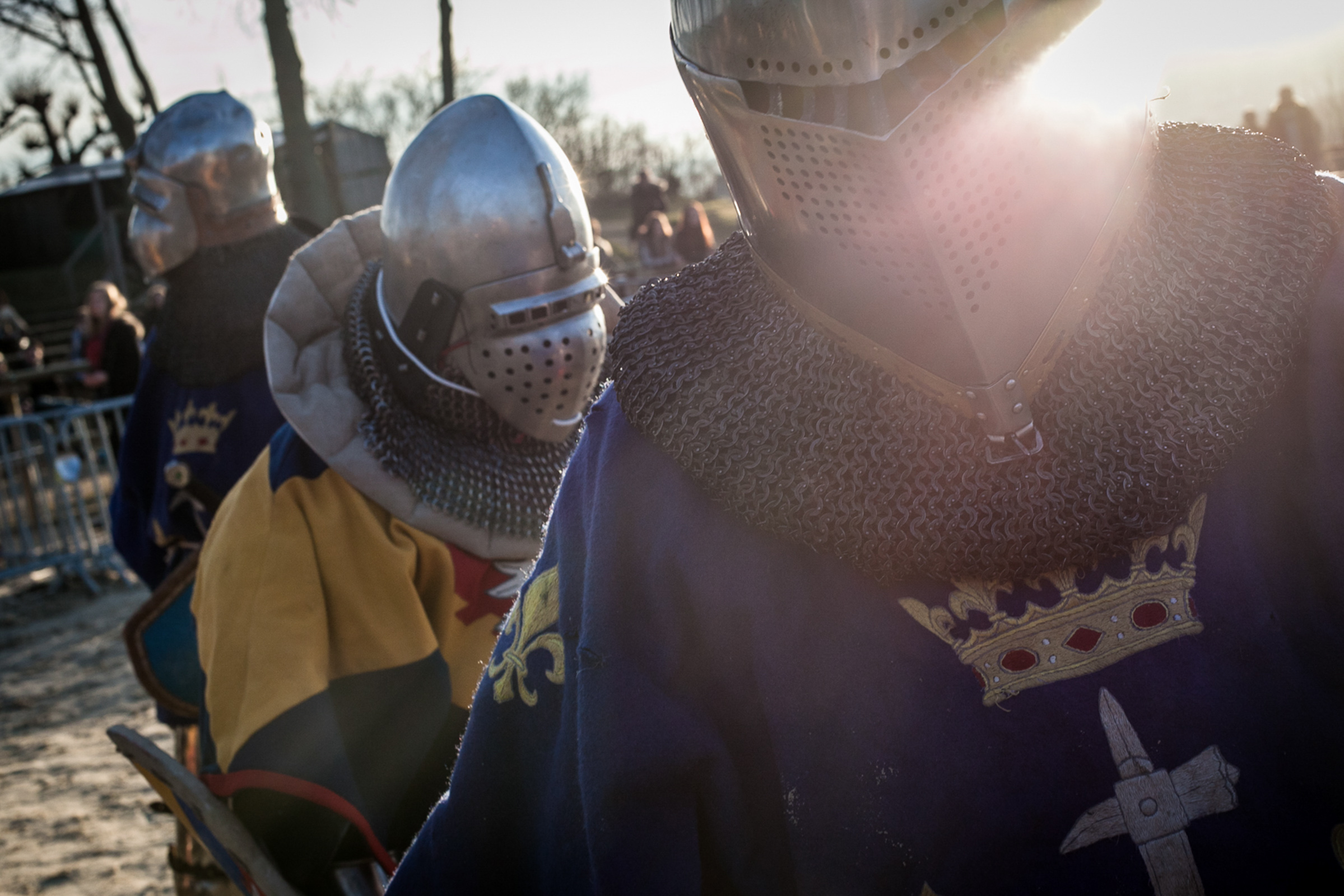 Chateau-Thierry, 7 Mars 2015. Tournoi de medieval full contact. Tous les coups sont permis, les combattants s'affrontent en équipe ou en individuel. Les règles sont simples : chaque combatant doit s'arrêter de combattre à partir du moment où il met un genou à terre.

Chateau-Thierry, 7 March 2015. medieval full contact tournament. No holds barred, fighters compete in teams or individually. The rules are simple: each combatant must stop fighting from the moment he puts on one knee.