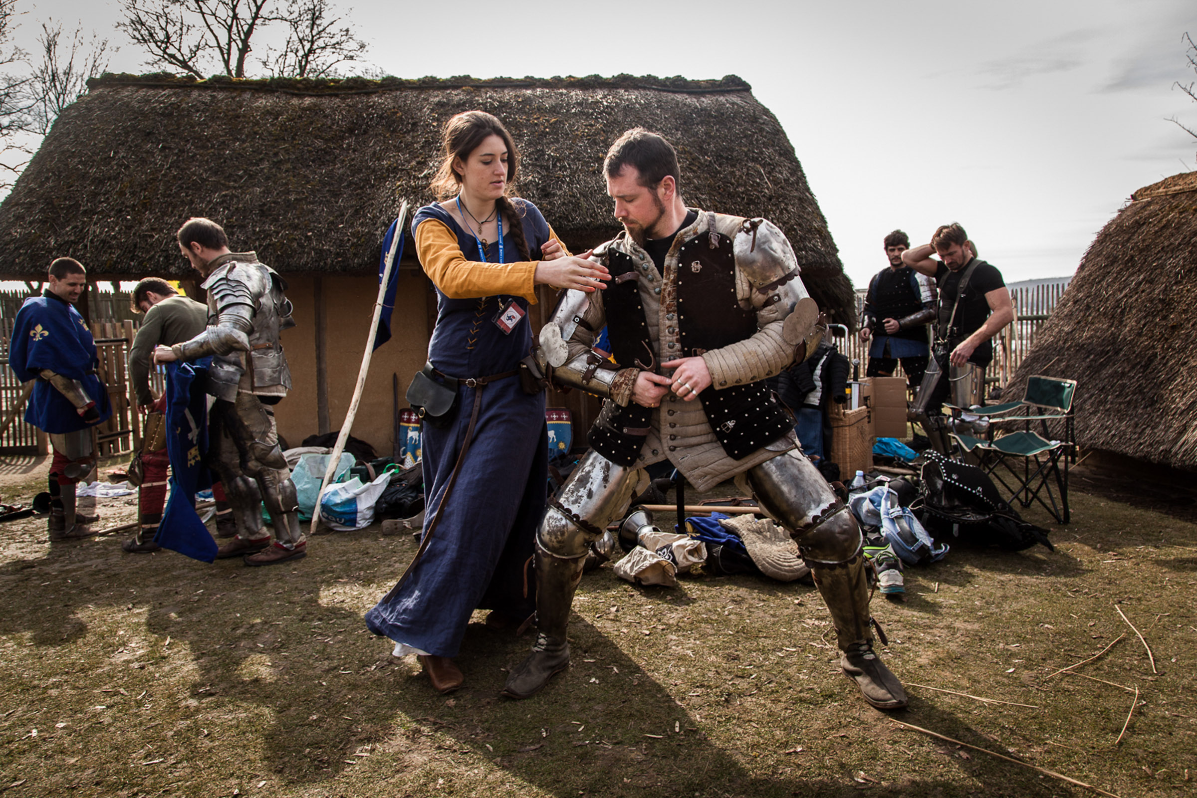 Chateau-Thierry, 7 Mars 2015. Un participant du tournoi de medieval full-contact se prépare pour les combats. Il faut en moyenne 20 minutes pour s'équiper.


Chateau-Thierry, March 7, 2015. A participant of a medieval full-contact  tournament is preparing for battle. It takes on average 20 minutes to get ready.