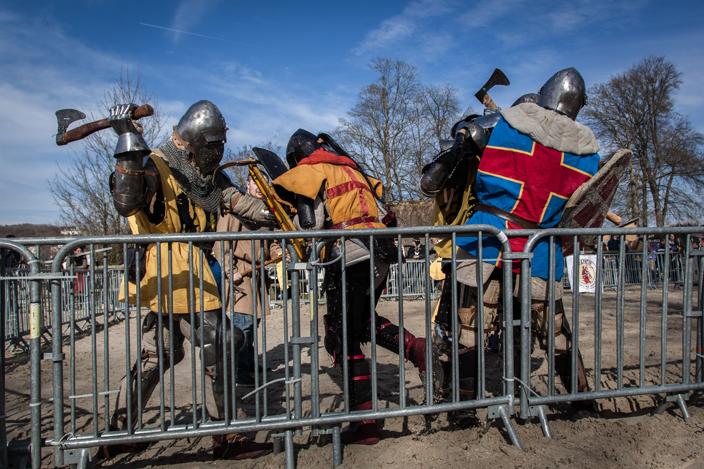 Chateau-Thierry, 7 Mars 2015. Tournoi de medieval full contact. Tous les coups sont permis, les combattants s'affrontent en équipe ou en individuel. Les règles sont simples : chaque combatant doit s'arrêter de combattre à partir du moment où il met un genou à terre.

Chateau-Thierry, 7 March 2015. medieval full contact tournament. No holds barred, fighters compete in teams or individually. The rules are simple: each combatant must stop fighting from the moment he puts on one knee.