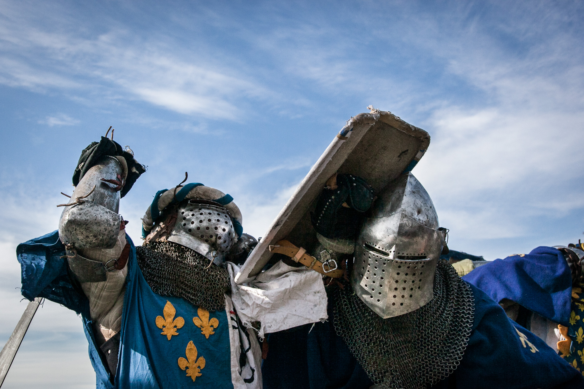 Chateau-Thierry, 7 Mars 2015. Tournoi de medieval full contact. Tous les coups sont permis, les combattants s'affrontent en équipe ou en individuel. Les règles sont simples : chaque combatant doit s'arrêter de combattre à partir du moment où il met un genou à terre.

Chateau-Thierry, 7 March 2015. medieval full contact tournament. No holds barred, fighters compete in teams or individually. The rules are simple: each combatant must stop fighting from the moment he puts on one knee.