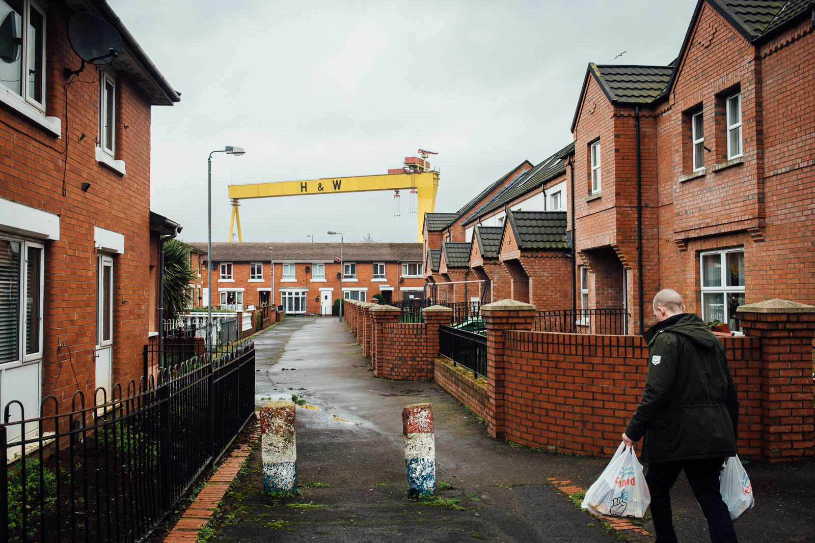 Belfast, le 25 février 2017. Dans le quartier populaire de Belfast Est, principalement loyaliste et protestant. La grue des chantiers navals de Harland and Wolff (H&W) est l'un des symboles de la ville.